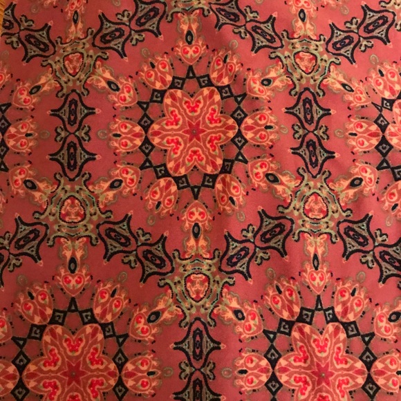 Gorgeous Lularoe Tc leggings - Picture 2 of 2